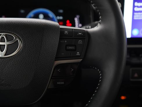 Used 2025 Toyota Camry SE image 24