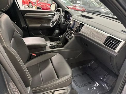 Used 2023 Volkswagen Atlas Cross Sport SE w/ Black Wheel Package AWD/4WD image 9