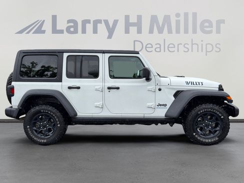 Used 2023 Jeep Wrangler Unlimited w/ Cold Weather Group AWD/4WD image 7