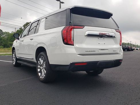 Used 2023 GMC Yukon XL SLT AWD/4WD image 6