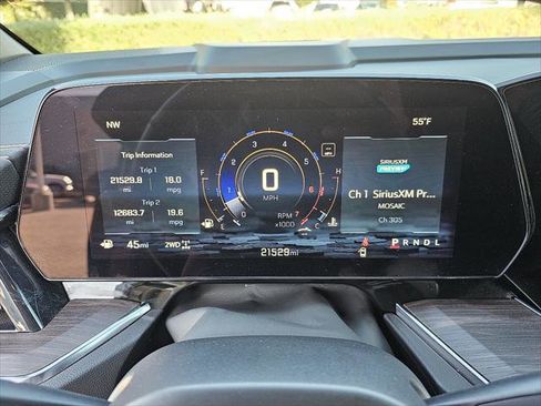 Used 2025 Chevrolet Suburban Premier image 12