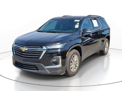 Used 2023 Chevrolet Traverse LT w/ LPO, Floor Liner Package FWD image 3