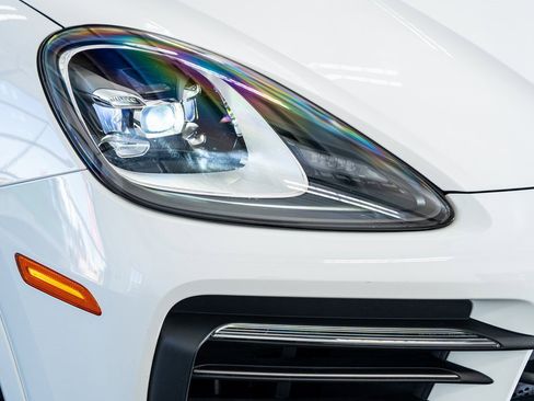 Used 2023 Porsche Cayenne Platinum Edition image 19