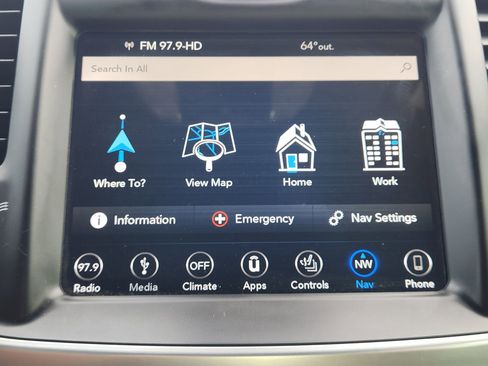 Used 2018 Chrysler 300 C w/ Sun, Sound & Nav Package image 17