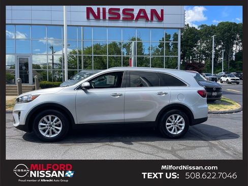 Used 2020 Kia Sorento LX w/ LX I4 Convenience Package AWD/4WD image 2