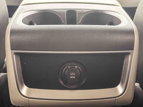 Used 2024 Kia Carnival LX image 22