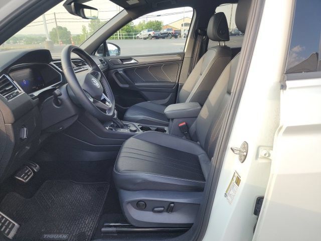 Certified 2023 Volkswagen Tiguan SE R-Line AWD/4WD image 38