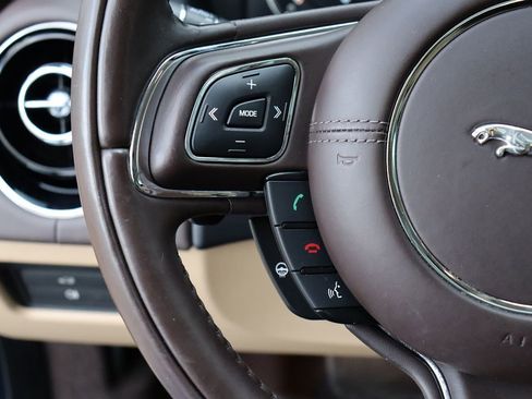 Used 2016 Jaguar XJ R-Sport image 16