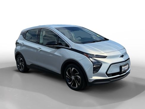 Used 2023 Chevrolet Bolt LT w/ Infotainment Package FWD image 7