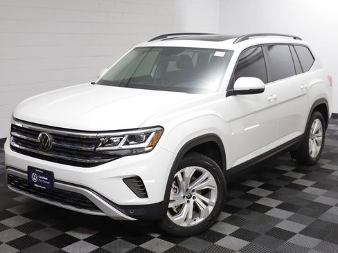 Used 2023 Volkswagen Atlas SE w/ Panoramic Sunroof Package image 2