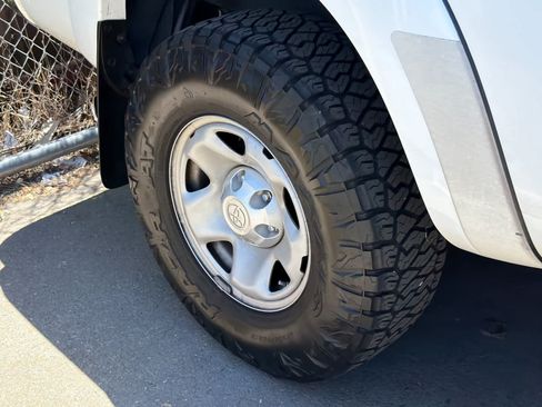 Used 2015 Toyota Tacoma PreRunner w/ SR5 Package RWD image 10