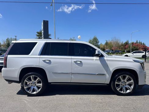 Used 2016 Cadillac Escalade Premium AWD/4WD image 8