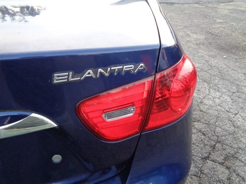 Used 2010 Hyundai Elantra GLS image 12