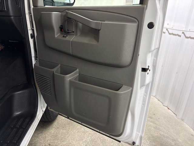 Used 2020 Chevrolet Express 2500 LT RWD image 22