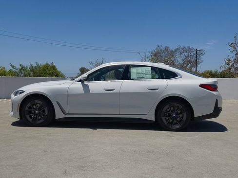 New 2026 BMW i4 eDrive40 w/ Parking Assistance Package RWD image 7