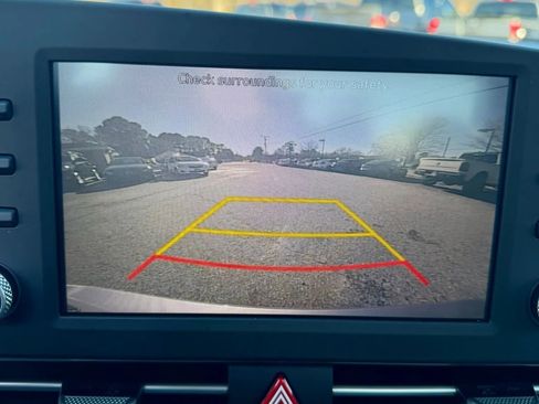 Used 2021 Hyundai Elantra SE w/ Cargo Package image 15