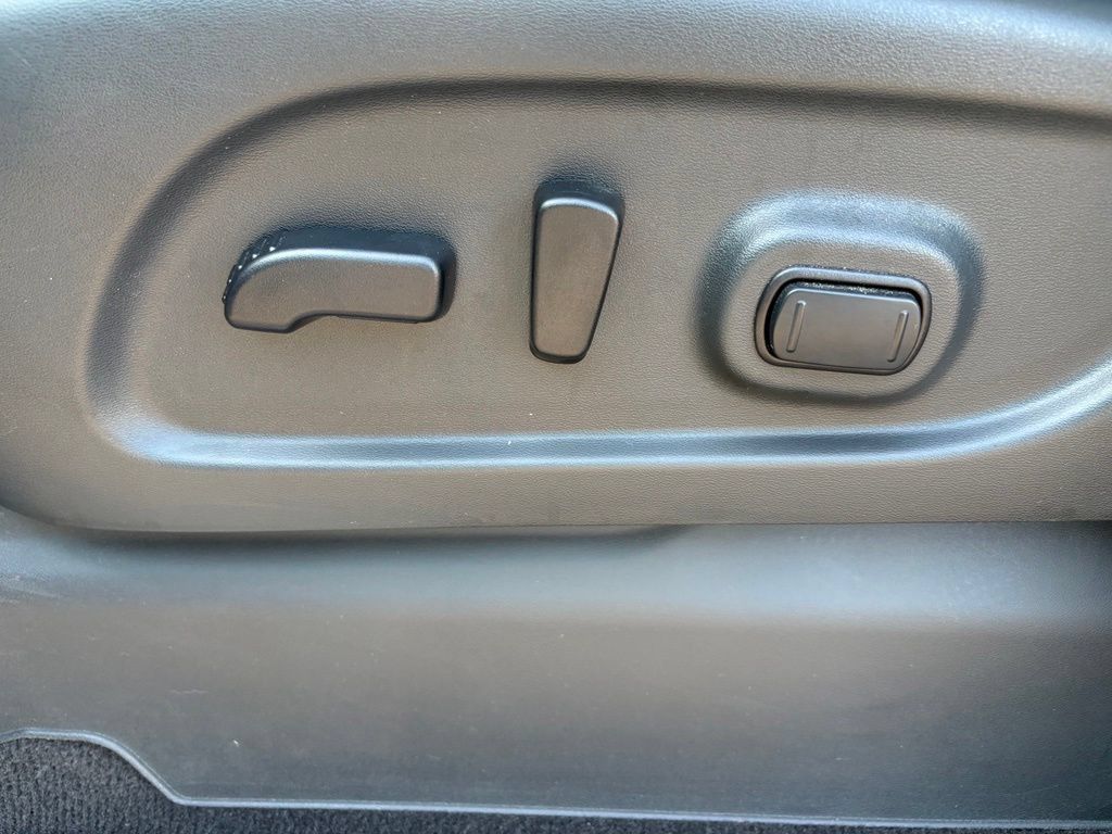 Used 2024 Nissan Titan PRO-4X w/ Pro-4x Convenience Package AWD/4WD image 26