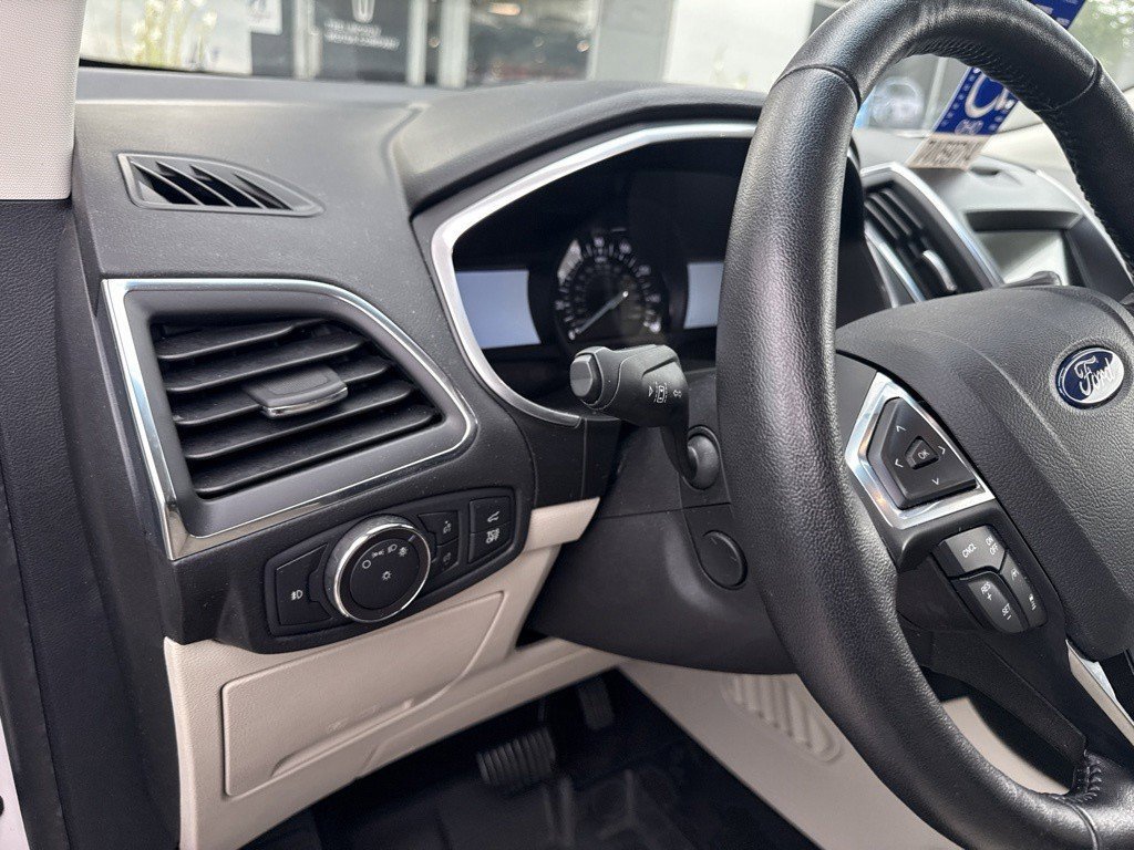 Used 2019 Ford Edge Titanium w/ Equipment Group 301A AWD/4WD image 22