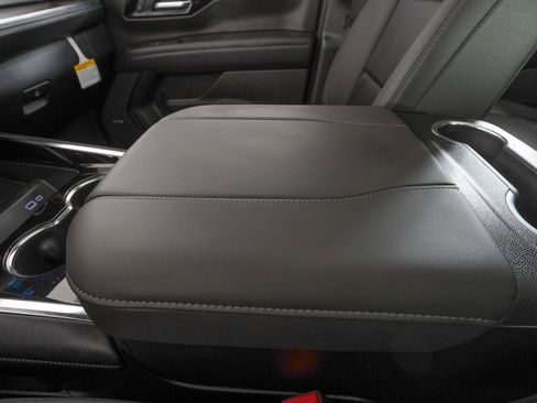 Used 2025 Chevrolet Tahoe Z71 w/ Z71 Off-Road Package image 31