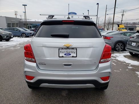 Used 2020 Chevrolet Trax LT w/ LT Convenience Package image 6