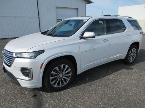 Certified 2022 Chevrolet Traverse Premier w/ LPO, Floor Liner Package AWD/4WD image 1