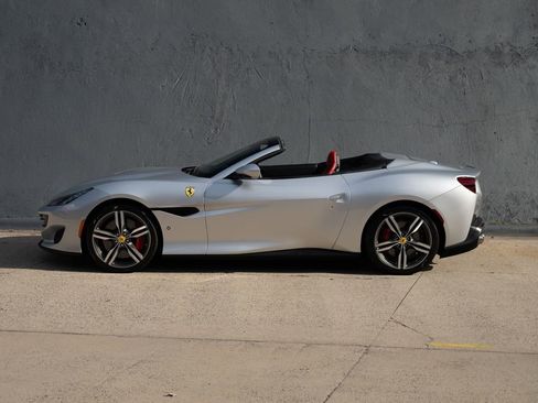 Used 2019 Ferrari Portofino image 4