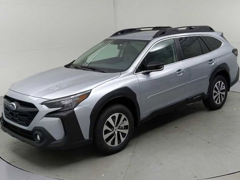 Certified 2025 Subaru Outback Premium image 4