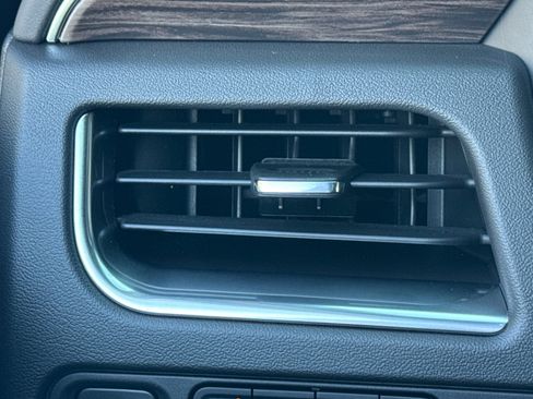 Used 2022 Chevrolet Tahoe LT w/ Luxury Package image 28