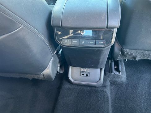 Used 2022 Toyota Highlander XLE image 22