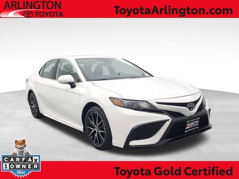 Used 2024 Toyota Camry SE image 1