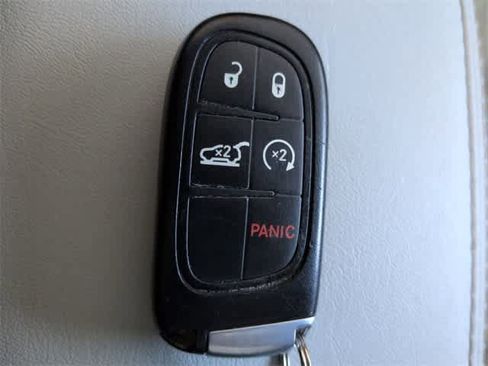 Used 2019 Jeep Cherokee Limited w/ Luxury Group image 37