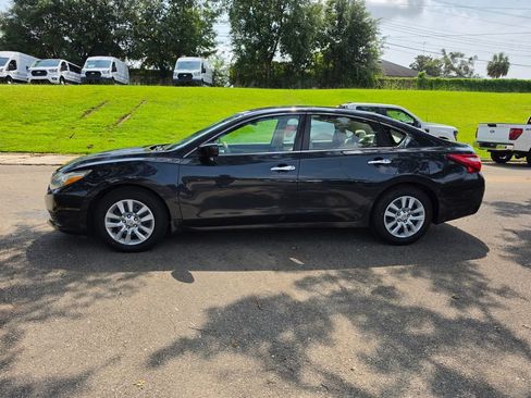Used 2017 Nissan Altima 2.5 S w/ Power Driver Seat Package FWD image 2