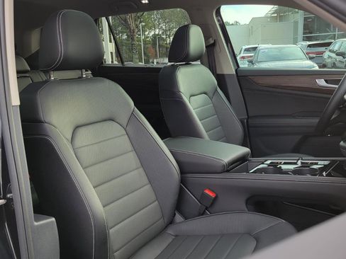 Used 2025 Volkswagen Atlas SEL image 40