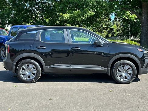 New 2025 Nissan Kicks S image 8