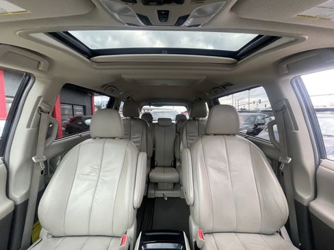 Used 2011 Toyota Sienna Limited image 23