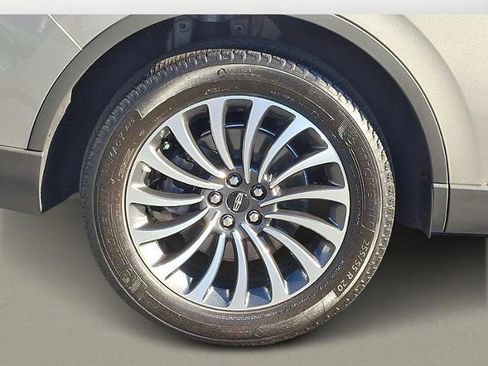 Used 2023 Lincoln Aviator Reserve w/ Equipment Group 201A image 8