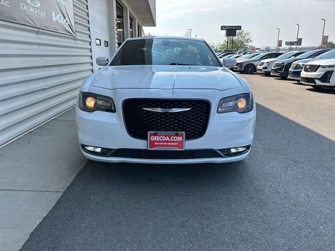Used 2019 Chrysler 300 S image 3