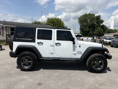 Used 2018 Jeep Wrangler Unlimited Sport S AWD/4WD image 2