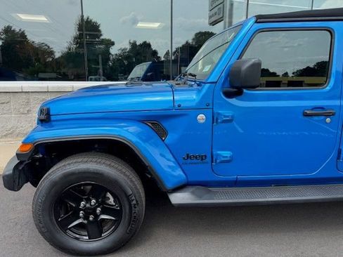 Used 2021 Jeep Gladiator Sport AWD/4WD image 2