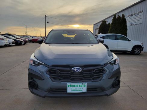 Used 2025 Subaru Crosstrek 2.0i image 2
