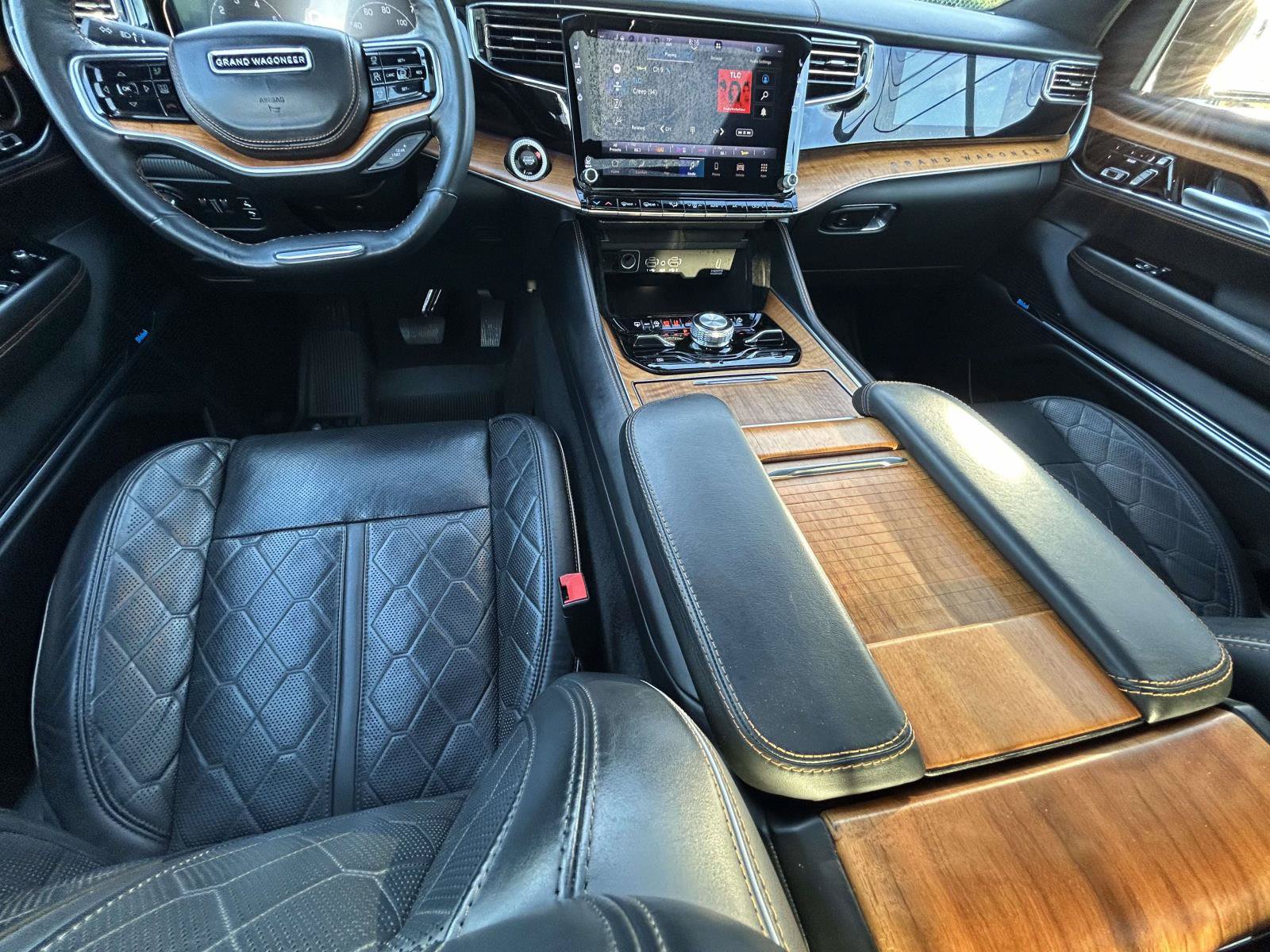 Used 2024 Jeep Grand Wagoneer L Series III AWD/4WD image 16