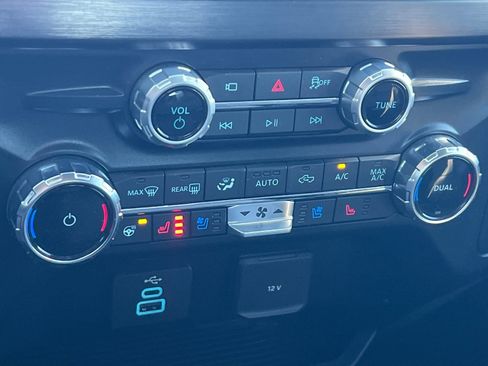 Used 2025 Ford F250 Lariat w/ Chrome Package image 20