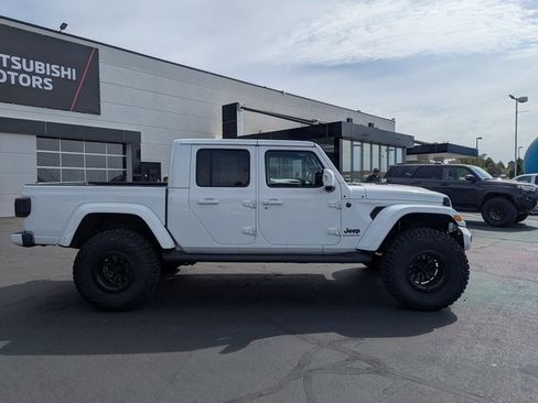 Used 2023 Jeep Gladiator Overland image 2