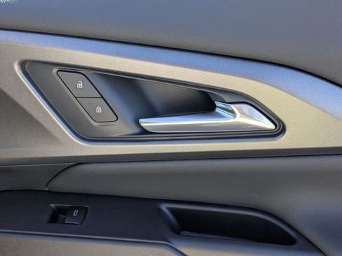 New 2026 Chevrolet Equinox EV LT image 32