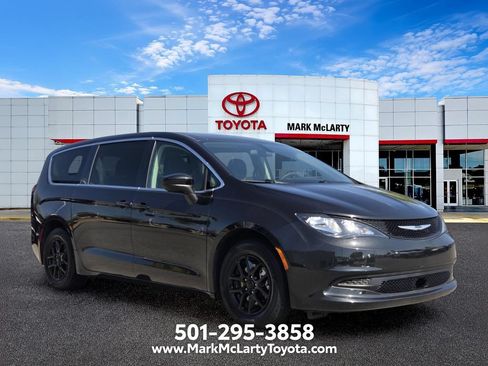 Used 2022 Chrysler Voyager LX FWD image 7