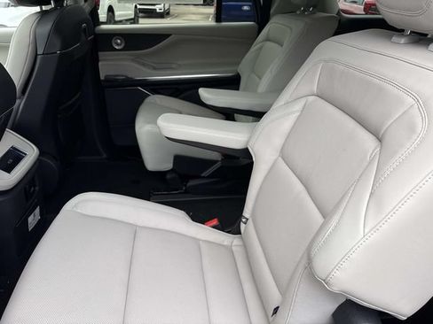 New 2026 Lincoln Navigator L Reserve AWD/4WD image 18
