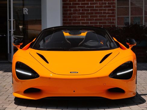 Used 2024 McLaren 750S Spider RWD image 2