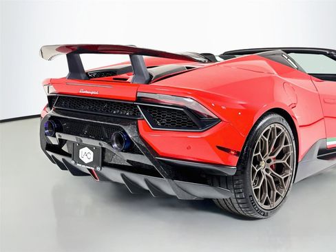 Used 2018 Lamborghini Huracan Performante AWD/4WD image 40