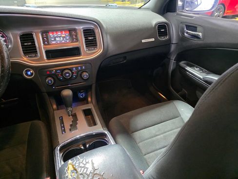 Used 2011 Dodge Charger SE RWD image 9