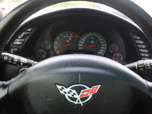 Used 2001 Chevrolet Corvette Coupe w/ Preferred Equipment Group2 RWD image 16